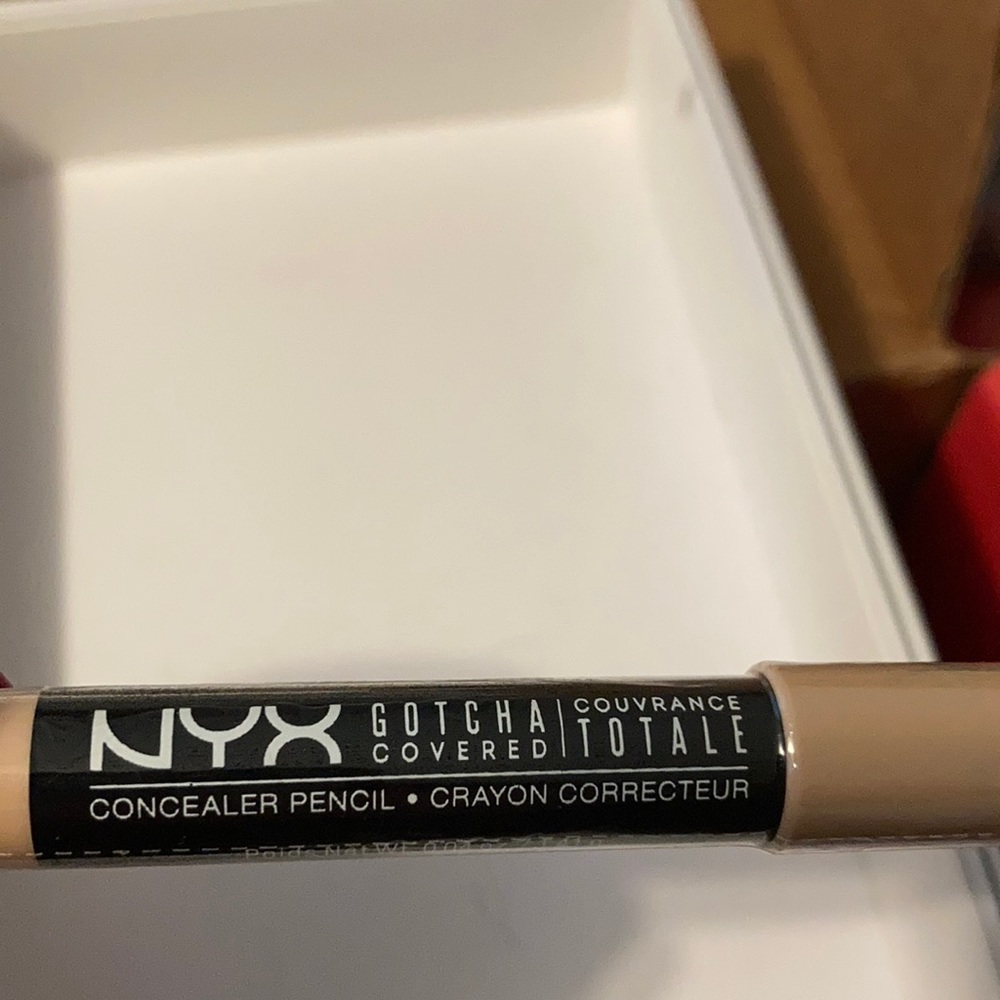 💋NYX “Gotcha Covered” Concealer Pencil -Light Ivory😋💋